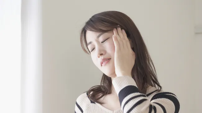 奥歯の虫歯が痛くなっている人