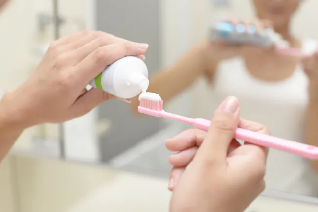 虫歯予防に口腔ケアをしている人