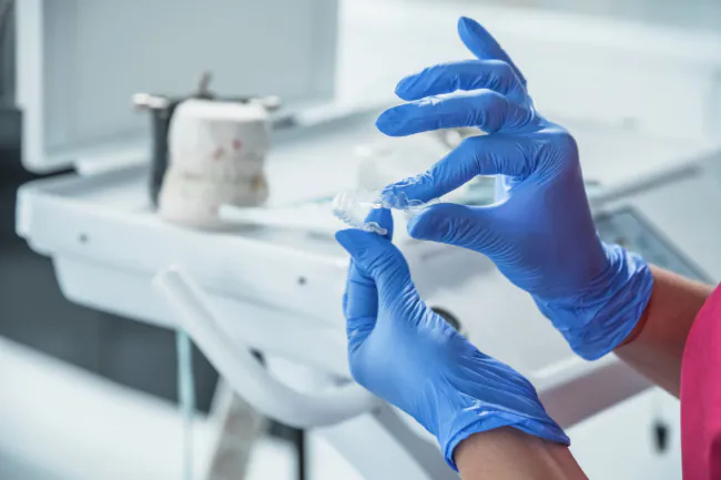 インビザラインのマウスピースの再作製で追加費用が発生するイメージ